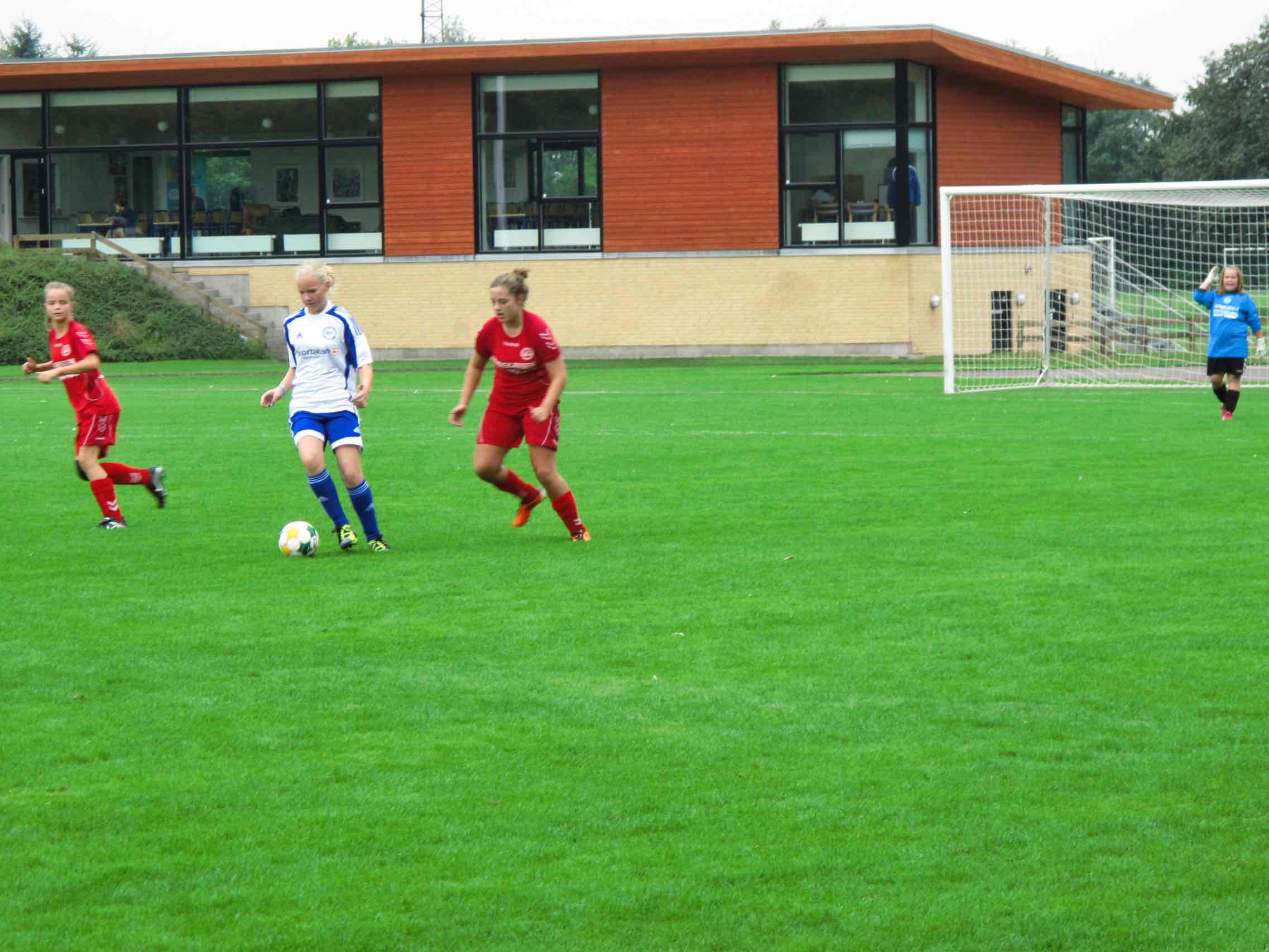 Sarah til fodbold